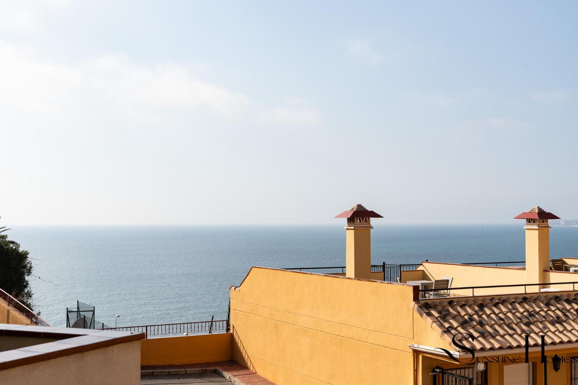 Beachside Retreat With Private Terrace Беналмадена Екстериор снимка