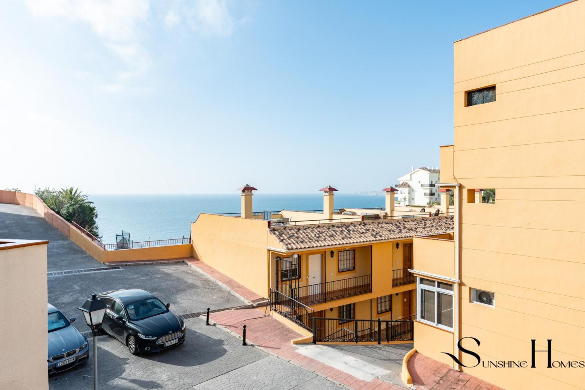 Beachside Retreat With Private Terrace Беналмадена Екстериор снимка